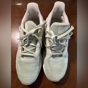 Adidas Cloudfoam Women's Light Green Athletic Shoes